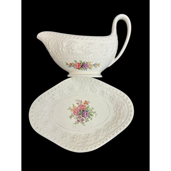 1940s Wellesley Wedgwood Ullswater China Gravy Boat and Underplate - Picture 1 of 9